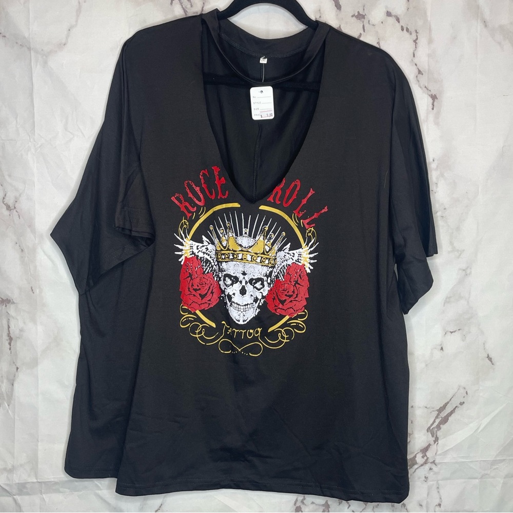 Black skull low cut top